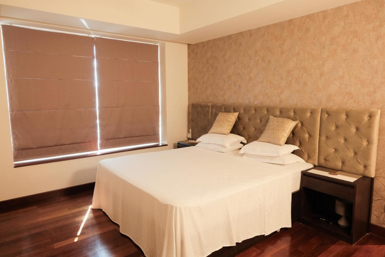 Brand New Water Front Luxury Cinnamon Suites Apartment In Heart Of Colombo City Exterior photo