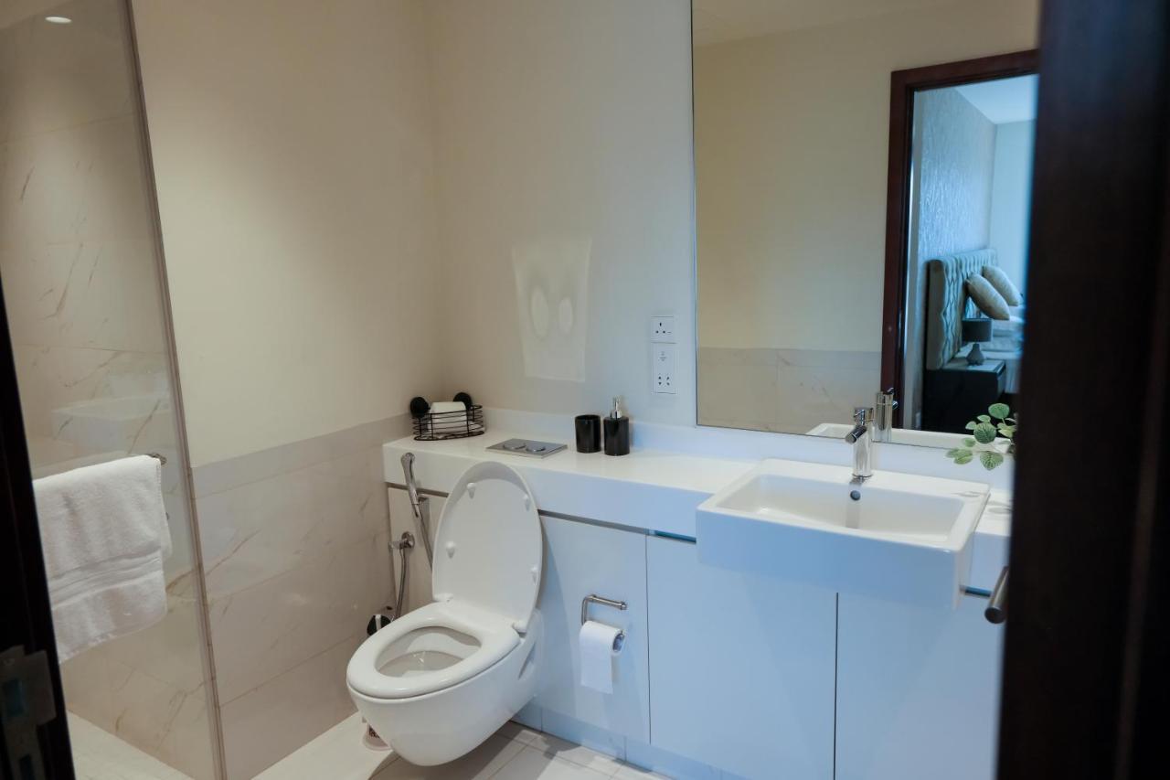 Brand New Water Front Luxury Cinnamon Suites Apartment In Heart Of Colombo City Exterior photo